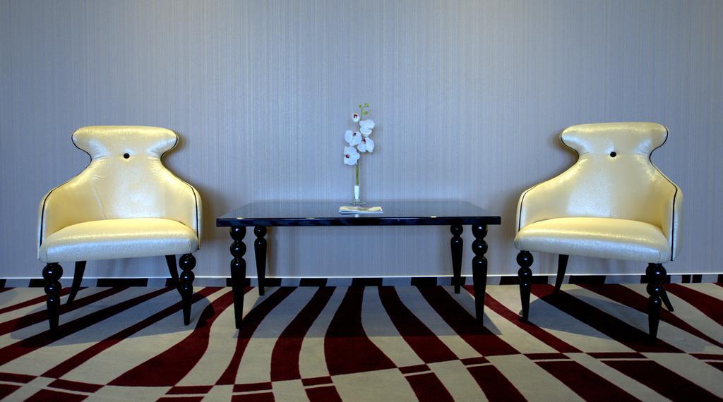 Premier Palace Spa Hotel بوخارست المظهر الخارجي الصورة A carpet in a hotel