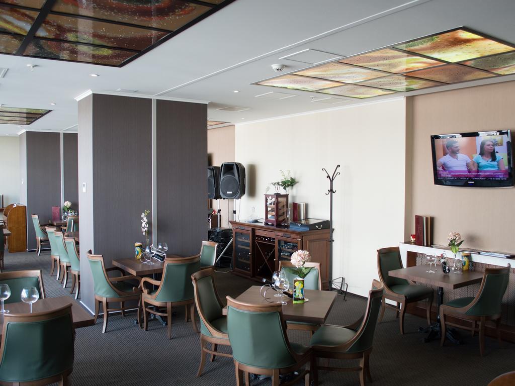Premier Palace Spa Hotel بوخارست المظهر الخارجي الصورة The lounge at the airport