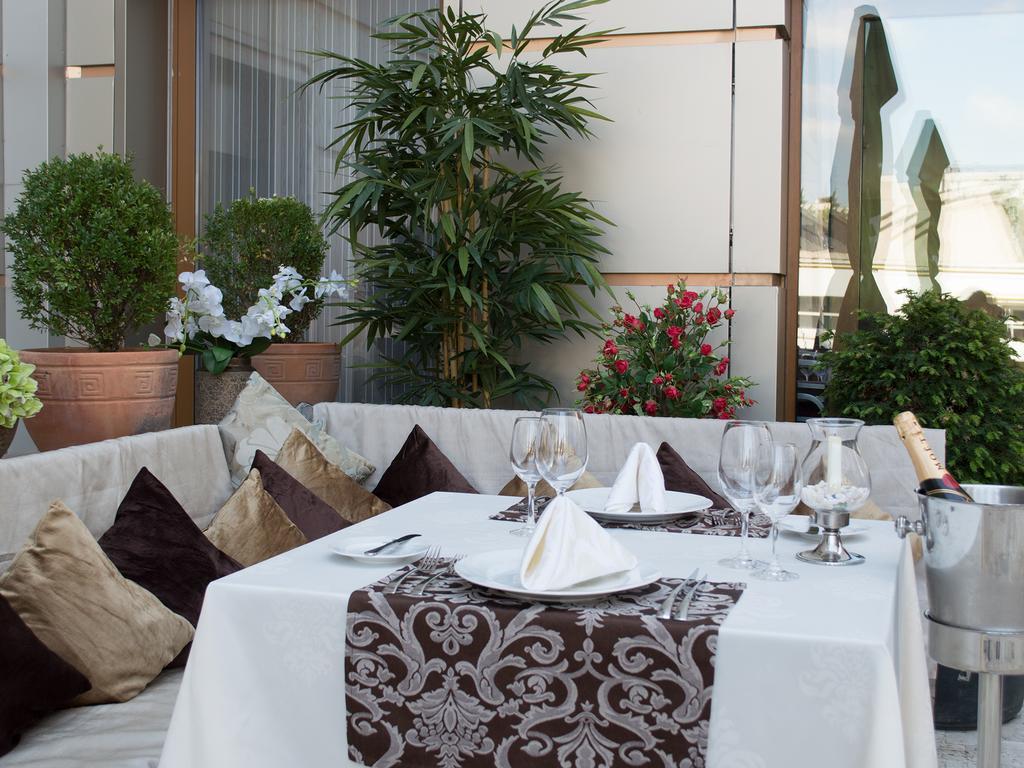 Premier Palace Spa Hotel بوخارست المظهر الخارجي الصورة A table runner