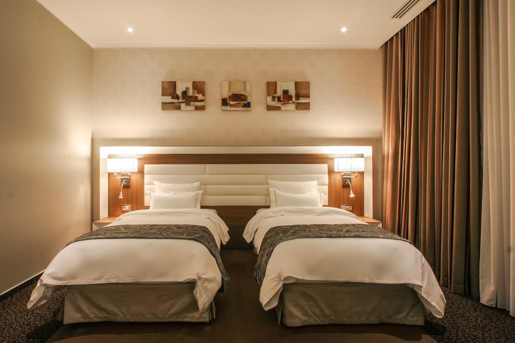 Premier Palace Spa Hotel بوخارست المظهر الخارجي الصورة A room at the hotel