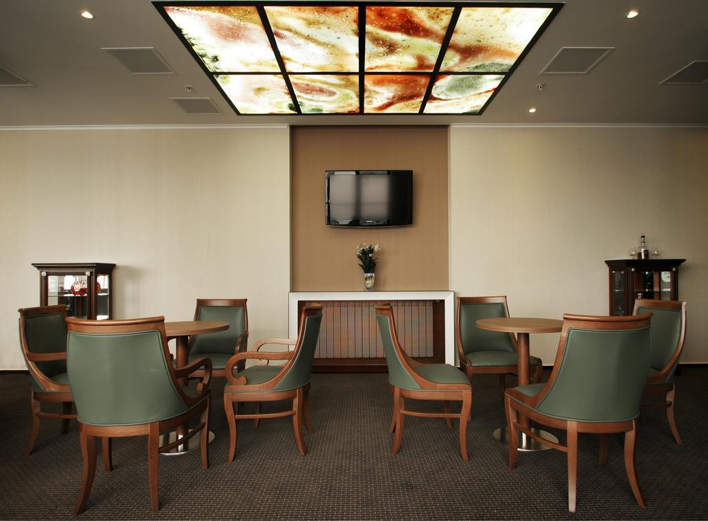 Premier Palace Spa Hotel بوخارست المظهر الخارجي الصورة A 3D rendering of a room with a translucent ceiling