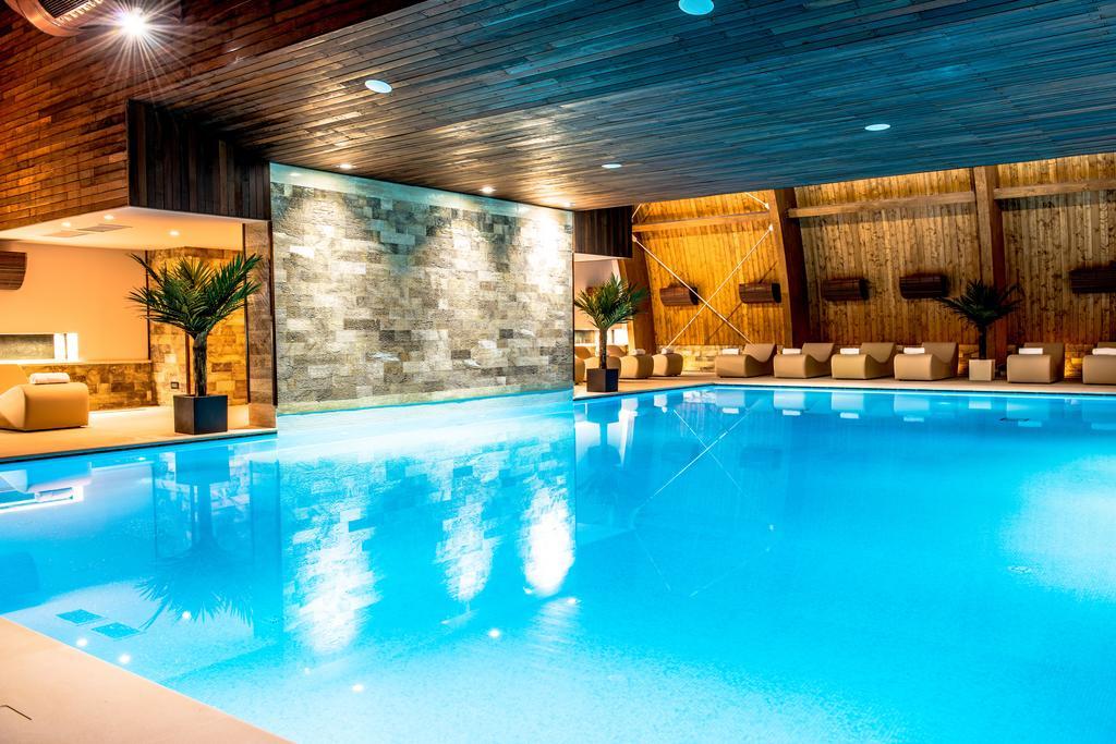 Premier Palace Spa Hotel بوخارست المظهر الخارجي الصورة The swimming pool at the hotel