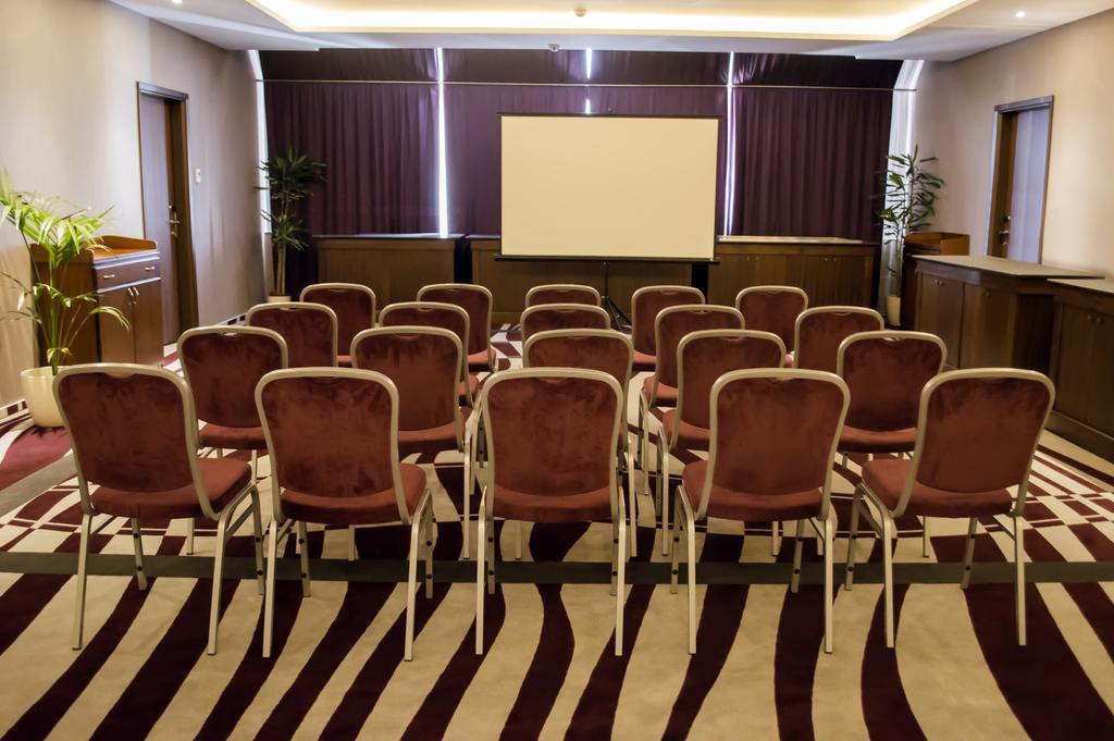 Premier Palace Spa Hotel بوخارست المظهر الخارجي الصورة A typical meeting room