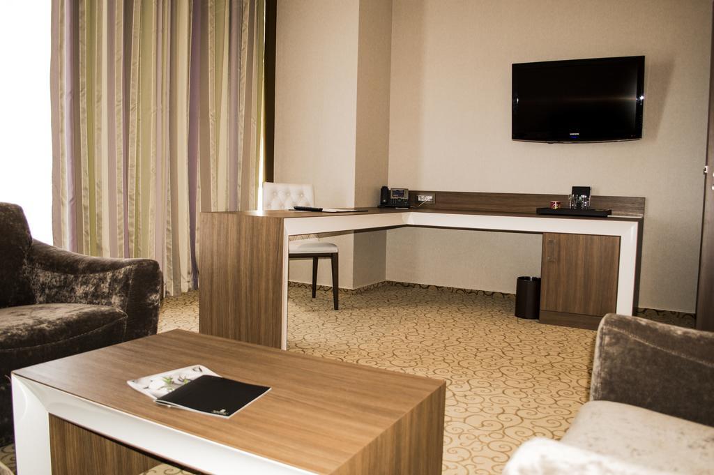 Premier Palace Spa Hotel بوخارست المظهر الخارجي الصورة A room at the hotel