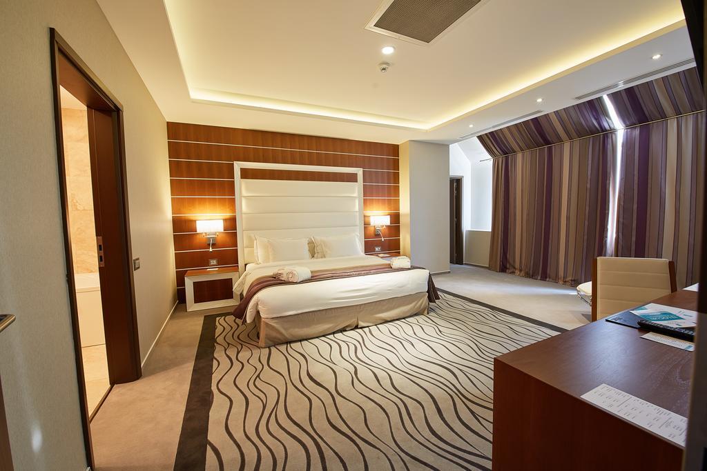 Premier Palace Spa Hotel بوخارست المظهر الخارجي الصورة A bedroom at the hotel