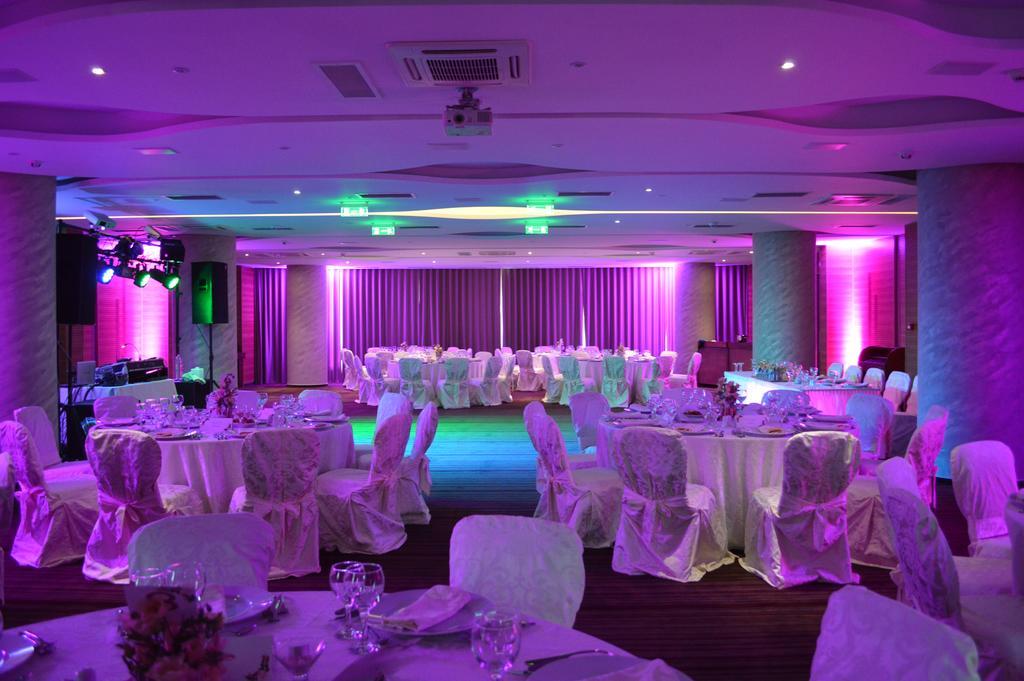 Premier Palace Spa Hotel بوخارست المظهر الخارجي الصورة A wedding reception